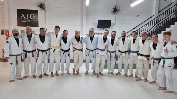 Equipe adulta da ATG Jiu-Jitsu Itatiba no tatame